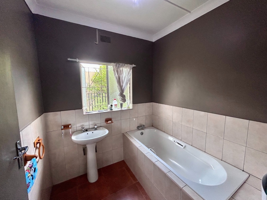 4 Bedroom Property for Sale in Wilkeville North West